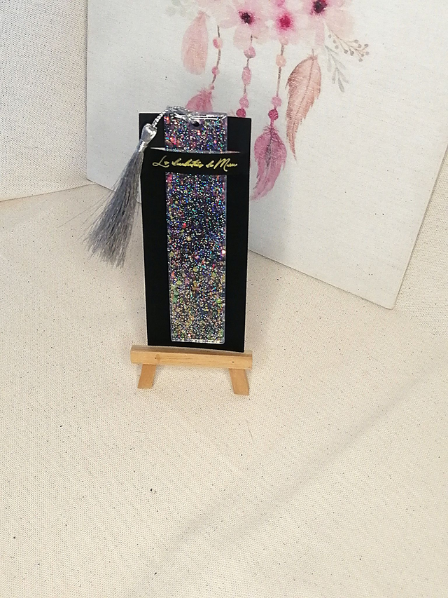 Marque-page en résine époxy - transparence et paillettes - personnalisable sur demande