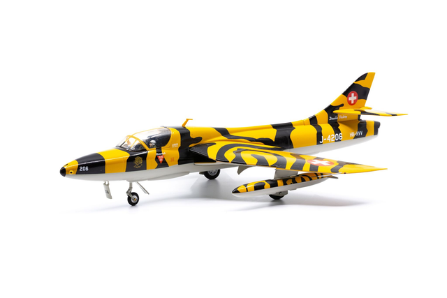 Hunter Mk.68 (J-4206) Tiger Look Doubleseater, 1:72