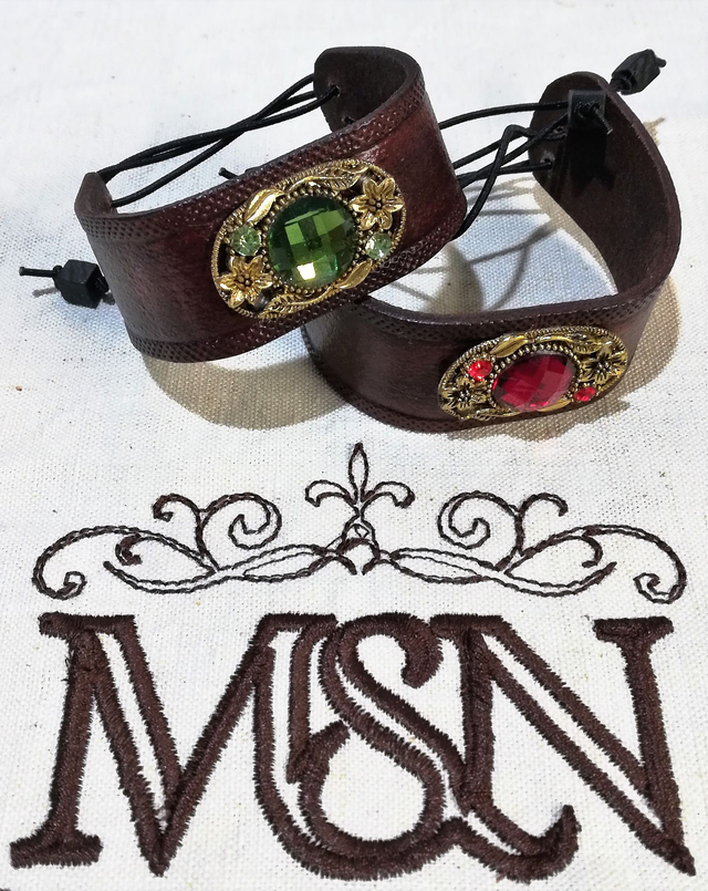 Bracelet en cuir à cabochon