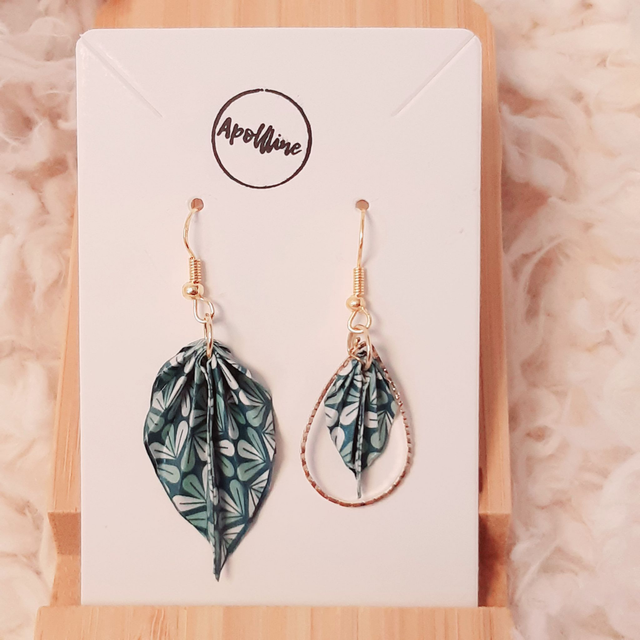 LES DIFFÉRENTES – boucles d&#039;oreilles asymétriques en origami