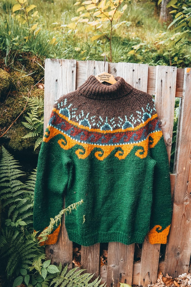 Kviljo Polar Sweater Kit - Col 03 (Dark Green Vams) - Wool & Pattern - Linka Neumann