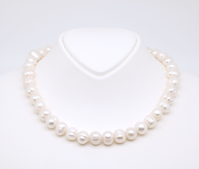 Zeitlose Eleganz: Handgeknüpfte Perlenkette - Lydia