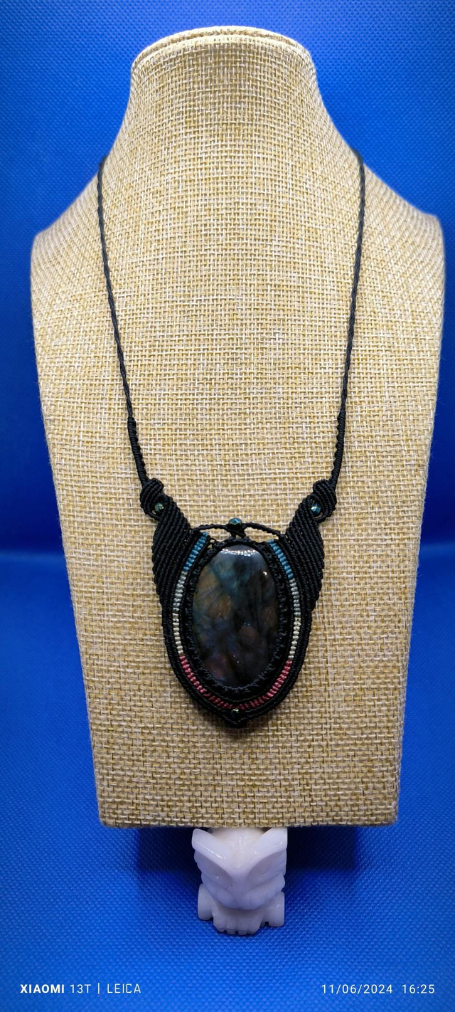 Collier noir avec labradorite 