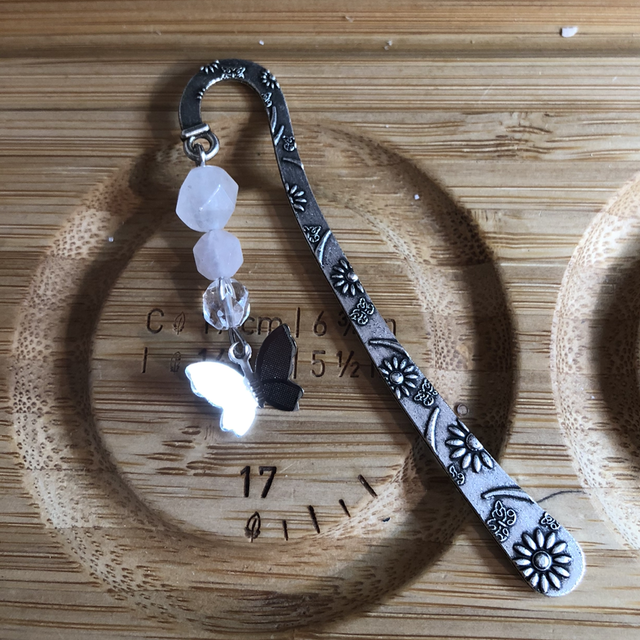 Petit marque page en Pierres &amp; breloque papillon