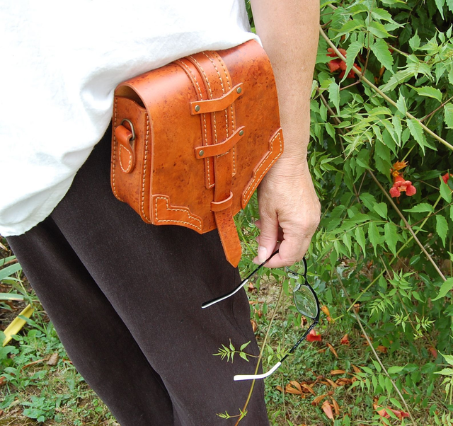 Pochette de ceinture cuir en  forme trapèze