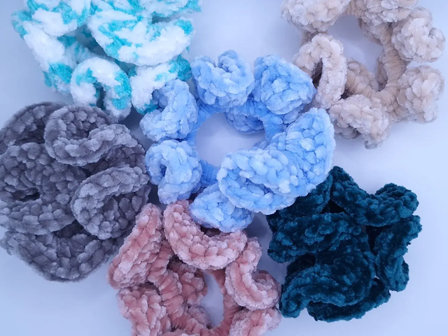 Scrunchie fluffy, Haarband, gehäkeltes Haargummi, cute, handmade Einzelstück - Wunschanfertigung