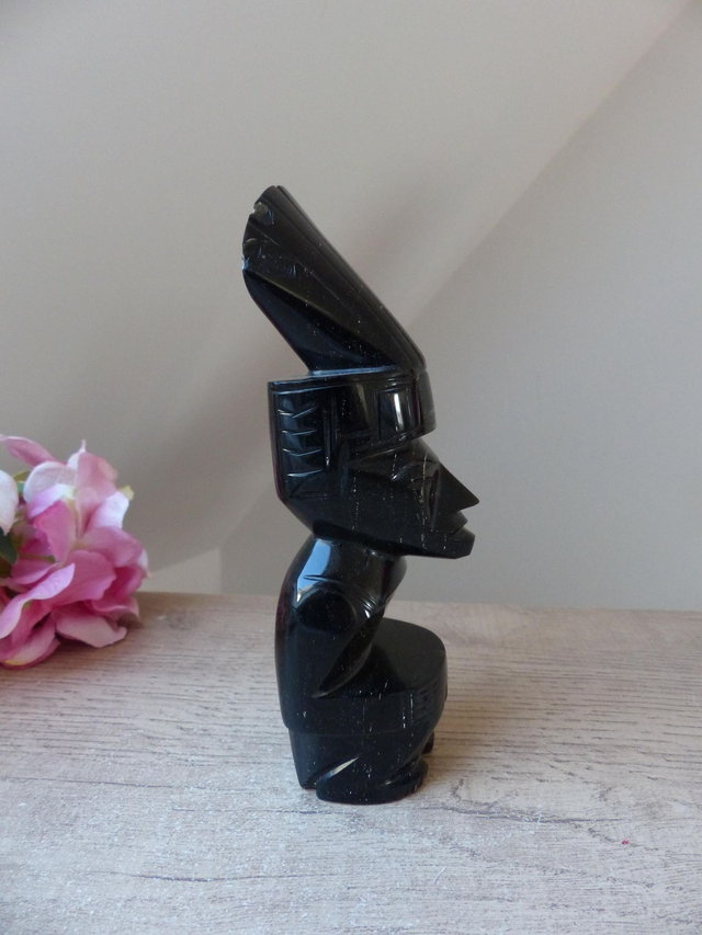 Statuette Totem Guerrier Aztèque/Maya/Inca en Obsidienne Dorée – Pièce Unique et Sculpture Artisanale de Collection