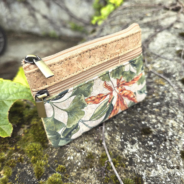 Porte-monnaie "Malo" en tissu de liège naturel et imprimé ginkgo avec 2 poches zip