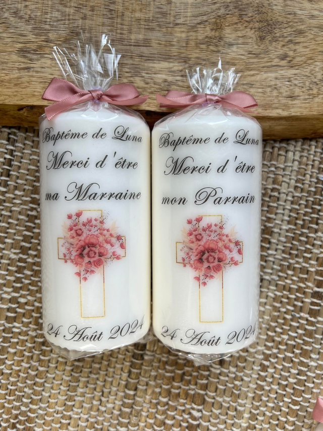 Bougie de baptême avec croix fleurie personnalisée