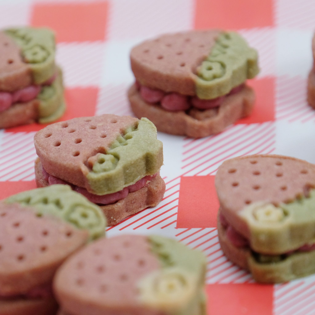 Strawberry cream sandwich