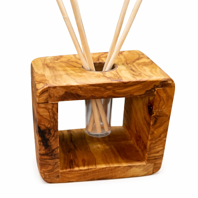 Home Diffuser – Tuscan Olive Wood – Reed Diffuser · Glass Bottle · 6 Rattan Sticks