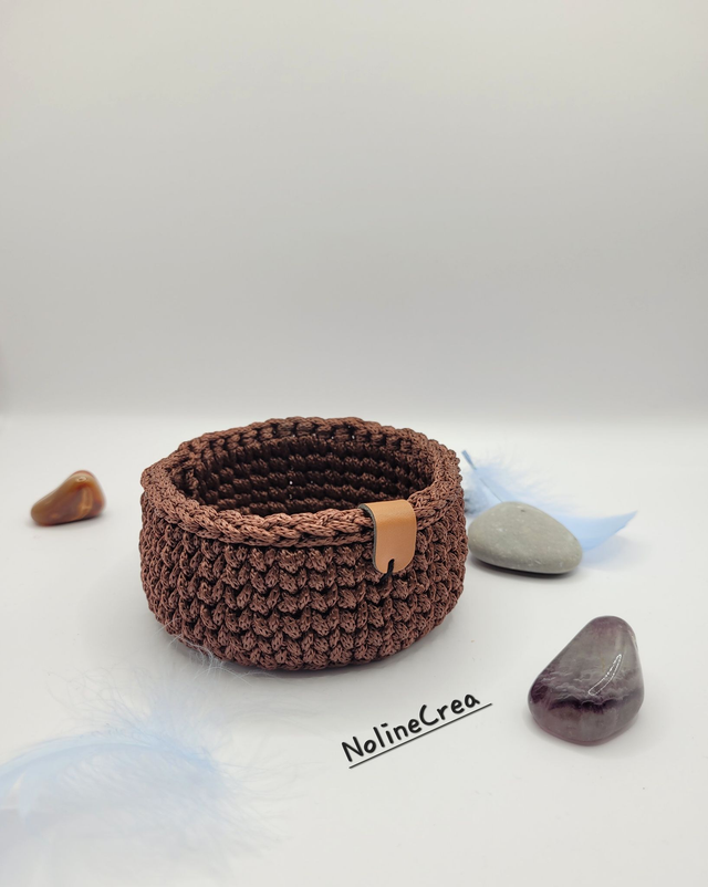 Petit vide poches marrons foncé au crochet, petite boite de rangement vert foncé au crochet