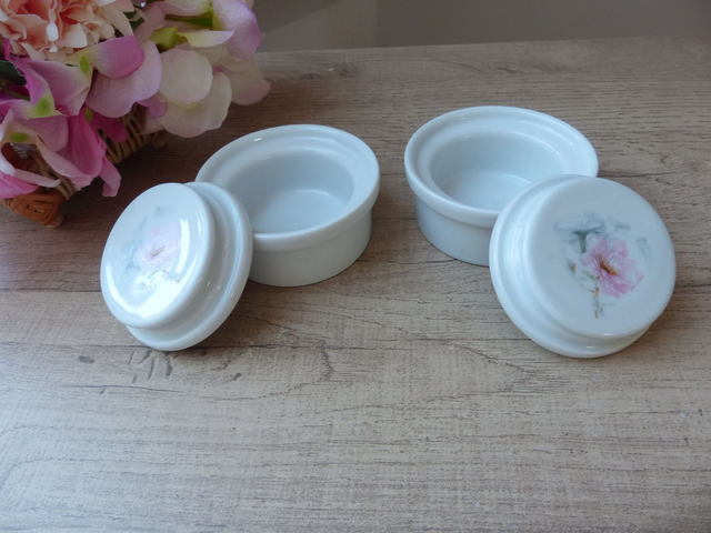 Deux petits ramequins avec couvercle en porcelaine Pillivuyt, mini beurriers, petites terrines, cuisine française Vintage