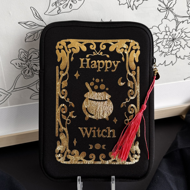 Protection pour IPad Mini 7 ou livre poche « Happy Magic »