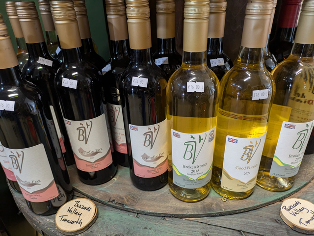 Buzzards Valley Wine Good Friends medium dry white (Tamworth)