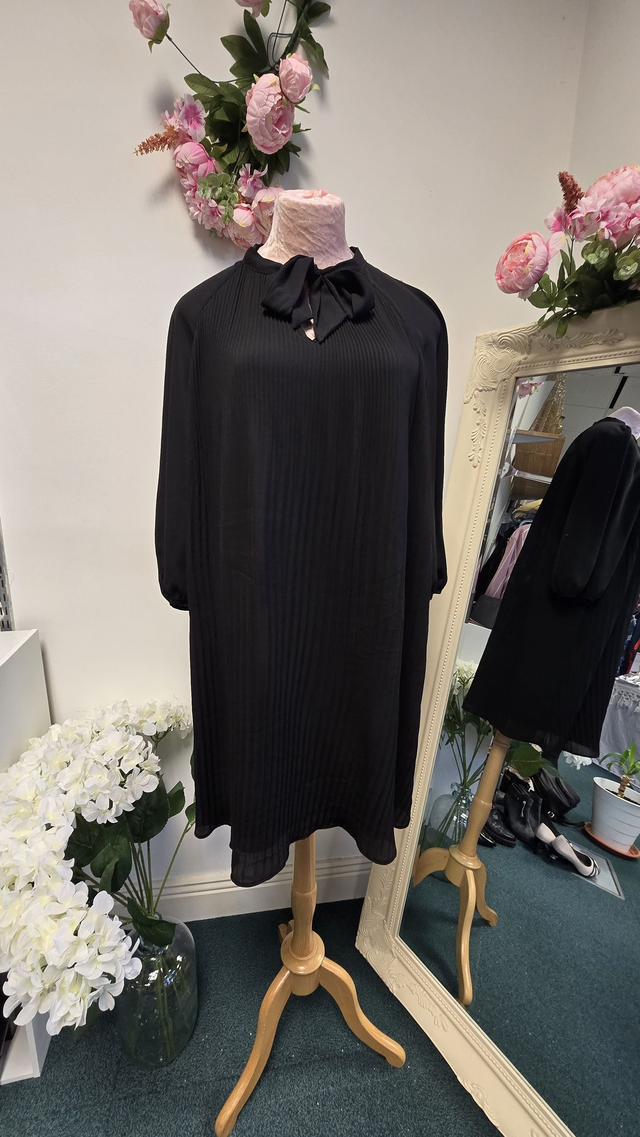 Black dress 