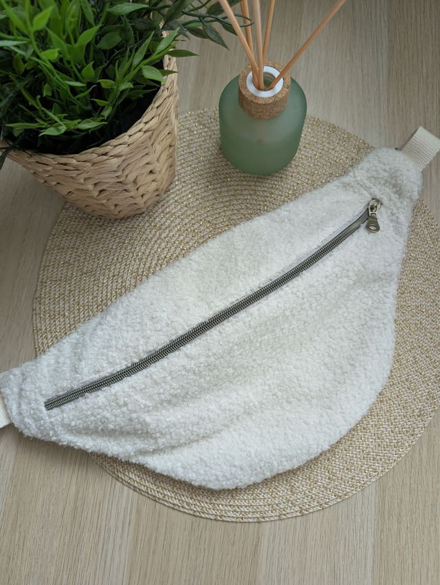 Sac banane femme en bouclette blanche 