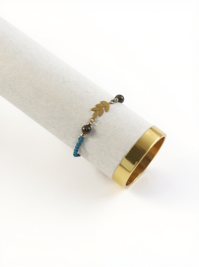 Bracelet feuille doré en micro-macramé