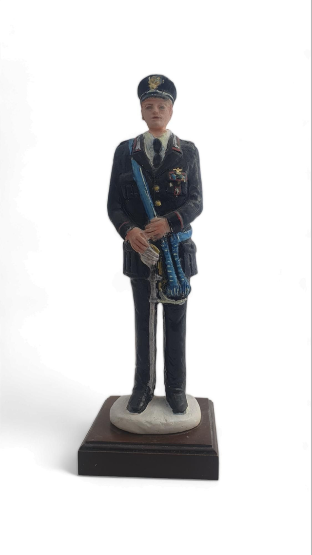 Ufficiale Carabinieri con base di legno altezza 31 cm 
