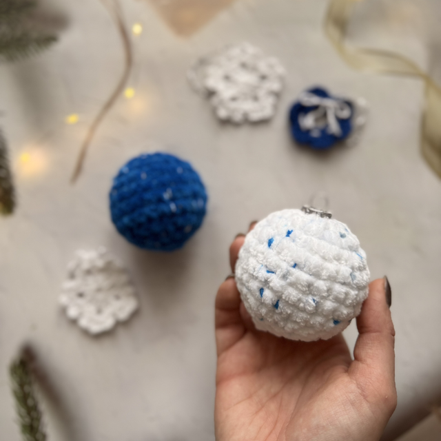 Boule de Noël confettis brise d’hiver