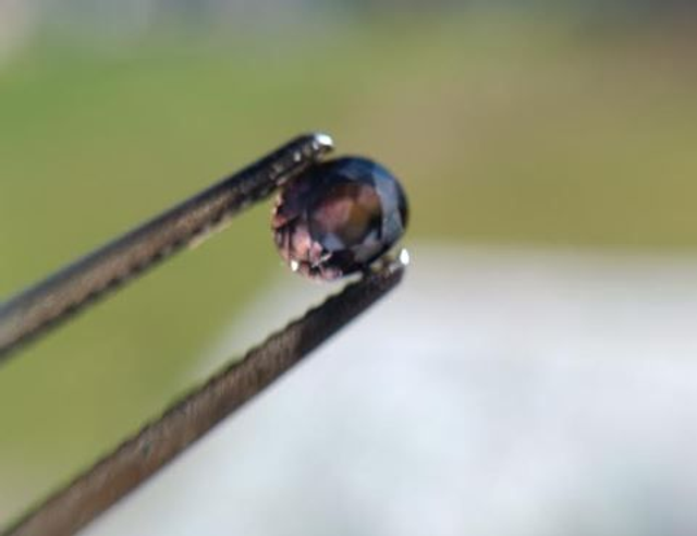 Grenat Couleur Changeante Taille Ovale 0,655 carat