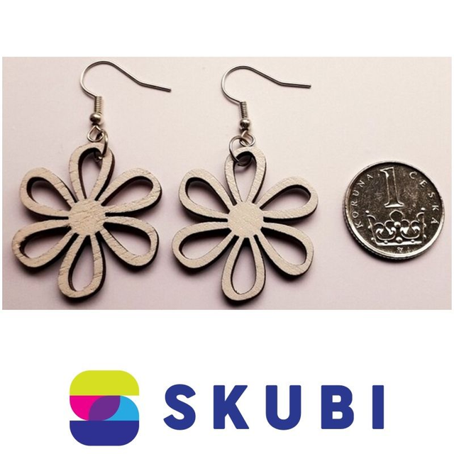 Dřevěné náušnice - Kytka - bílá - prořezaná (3 cm)