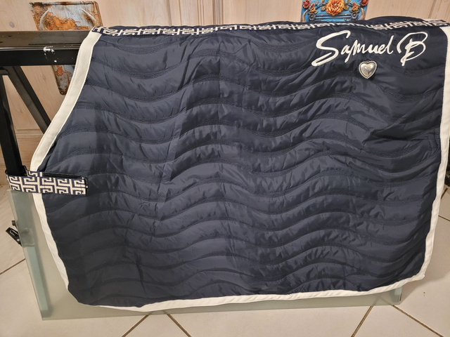 Couvre-reins court Navy bordé ivoire(CR1) – Élégant &amp; fonctionnel