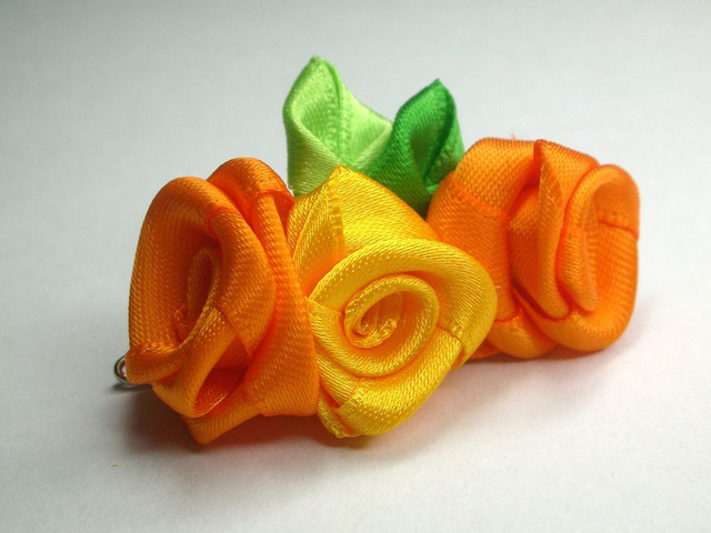 Composition de roses orange et jaune soleil -roses-noeud pour chien