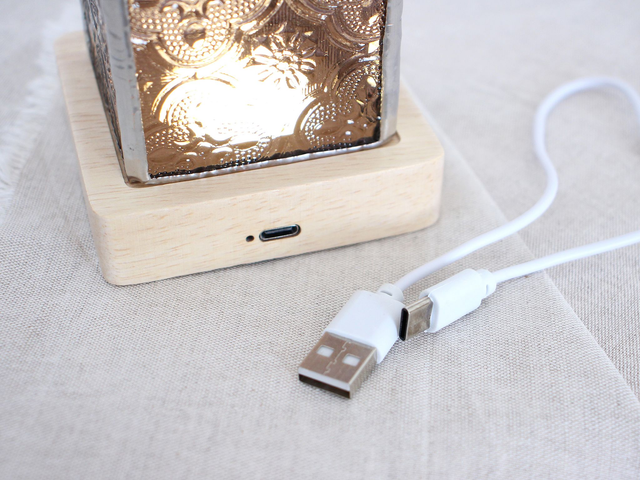 💡Mini Lampe nomade vieux rose en vitrail et bois