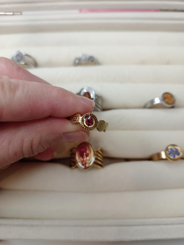 Bague fleur séchée fushia 