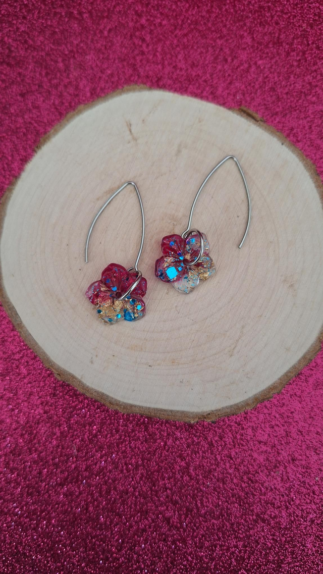 Boucles d&#039;oreilles argentées Hibiscus roses/paillettes bleues/feuilles d&#039;or 
