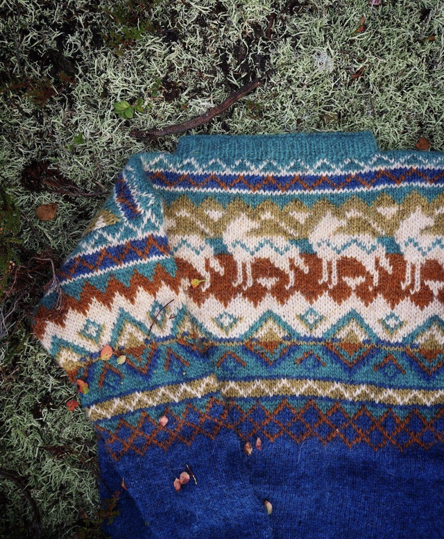 Takotna Sweater Kit - Col 04 (Blue and Gold Lettlopi) - Wool & Pattern - Linka Neumann