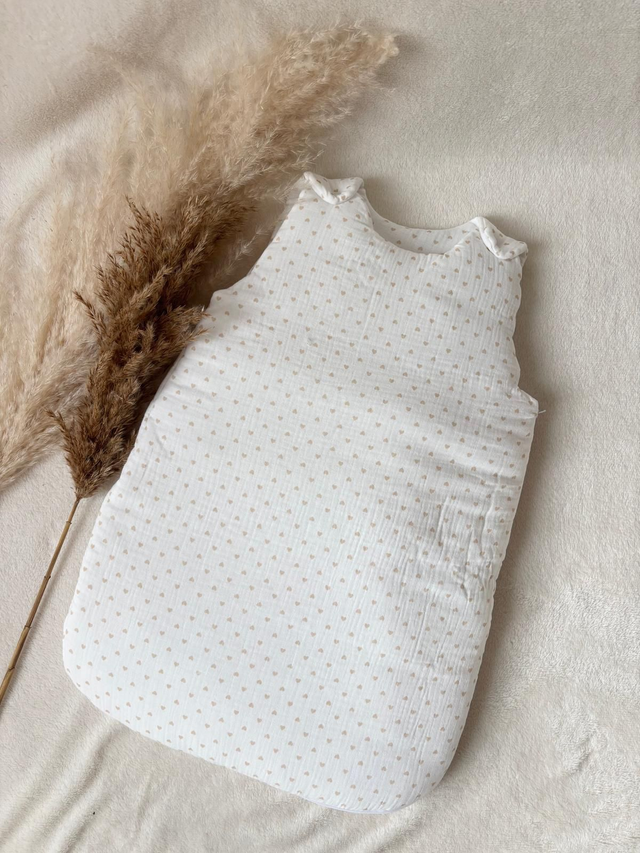 Gigoteuse en gaz de coton cœur beige 