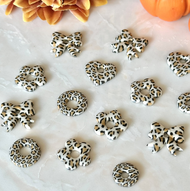 Les léopards beiges 