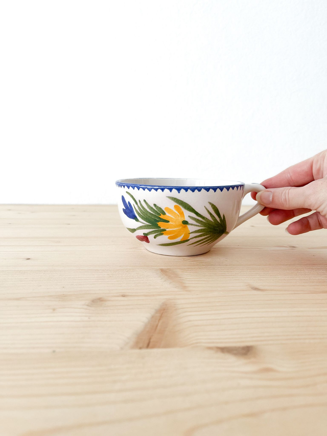 Bol ancien avec anse et décor fleuri - St-Clément