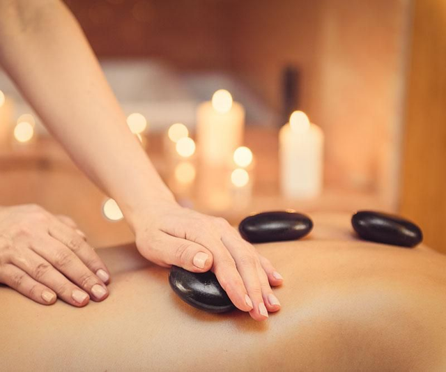Massage aux pierres chaudes 