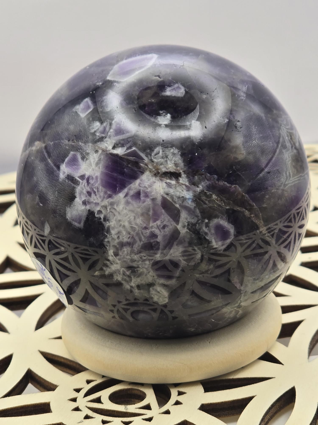 Améthyste chevron forme sphère 