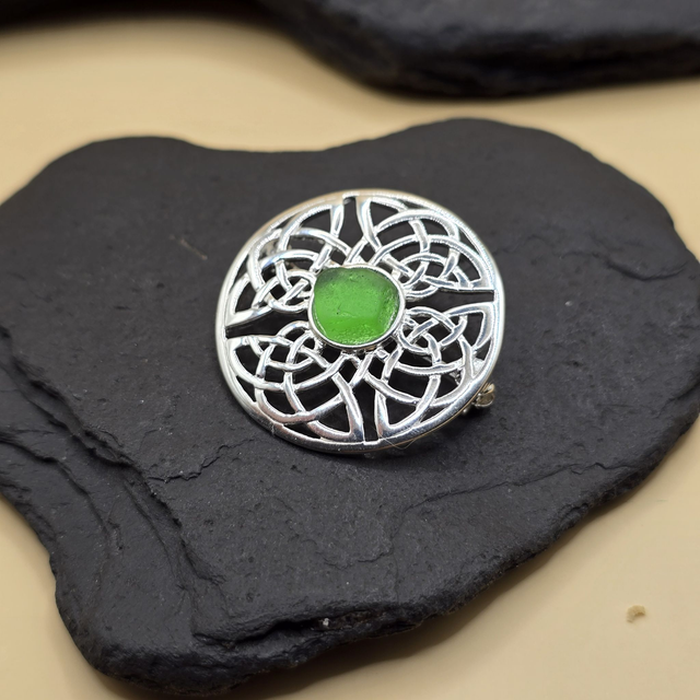 925 Celtic Knot Brooch – Green Seaglass (Shield Style)