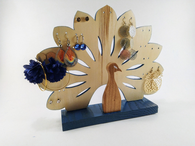 Support à boucles d'oreilles Léon le paon