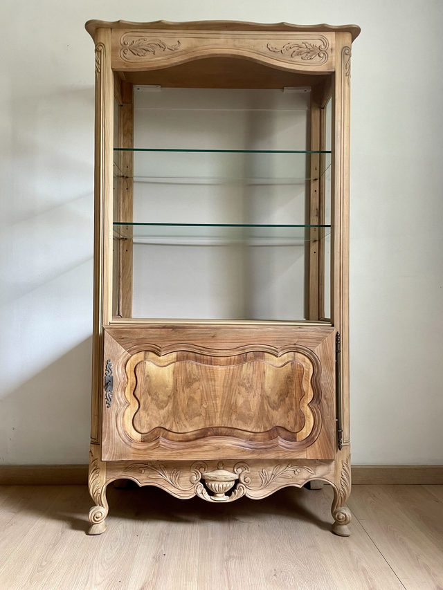 Vaisselier ou vitrine en noyer