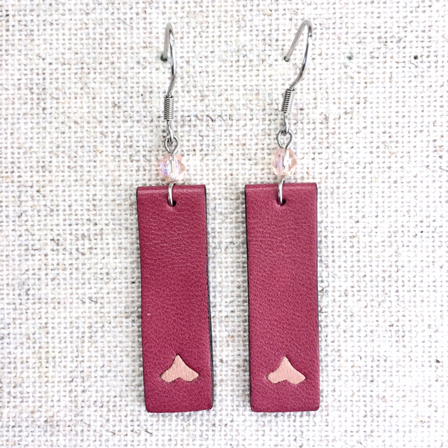 Boucles d’oreilles « Double barre » hypoallergéniques, cuir rouge sang et chair