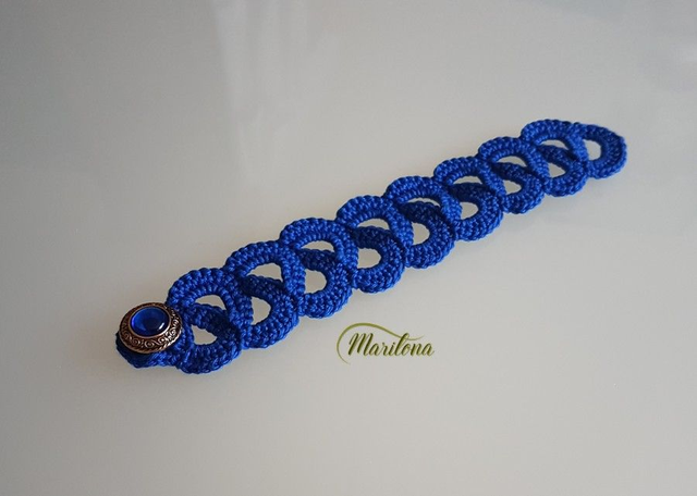 Királykék karkötő