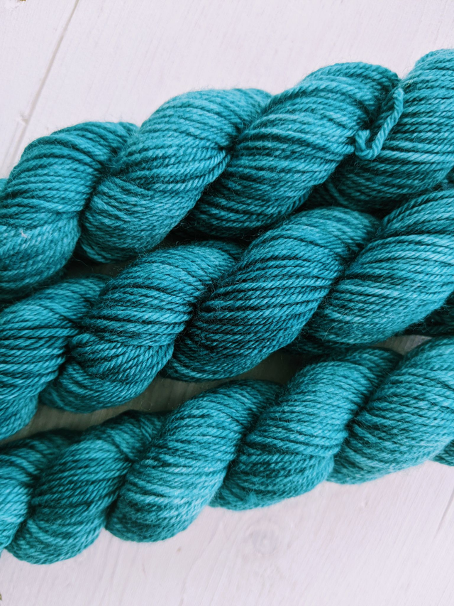 Mini Skein Bottle 4ply 20g/80m