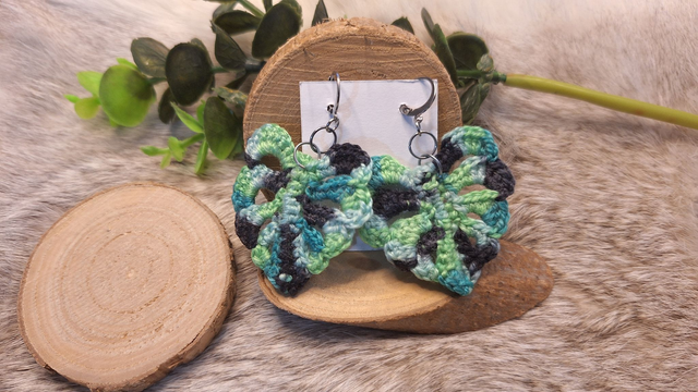 2004. Monstera oorbel