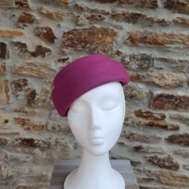 Sombrero pequeño pillbox casquete fieltro lana buganvilla Molly