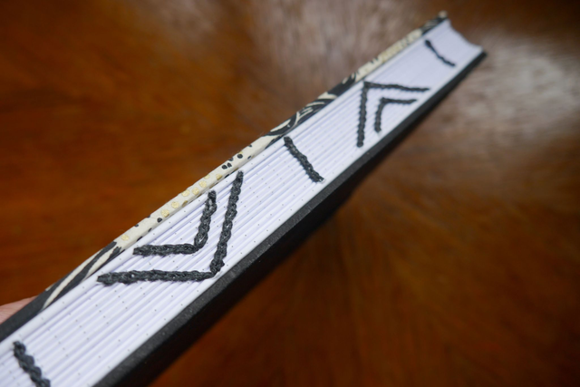 Carnet A5 rigide tournesols noir & or