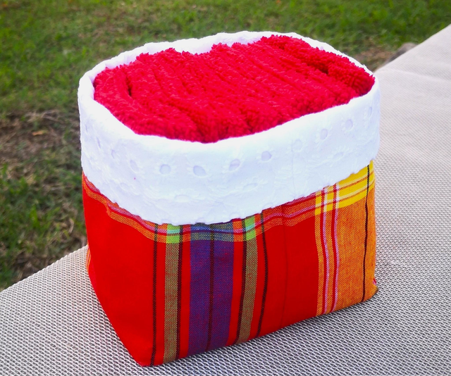 Panière Madras et 10 lingettes rouges
