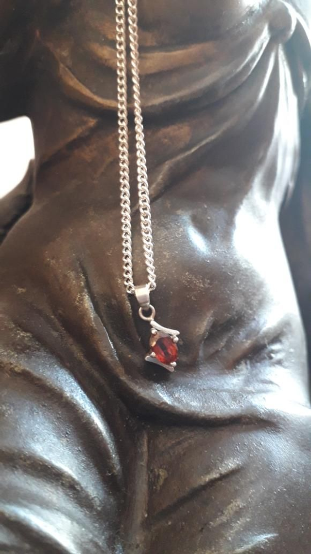 Pendentif grenat 