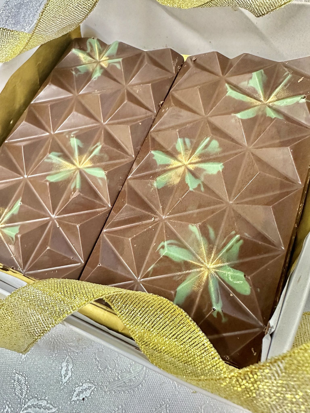 Viral Dubai 75% Pistachio Kunafa Chocolate 200g x 2