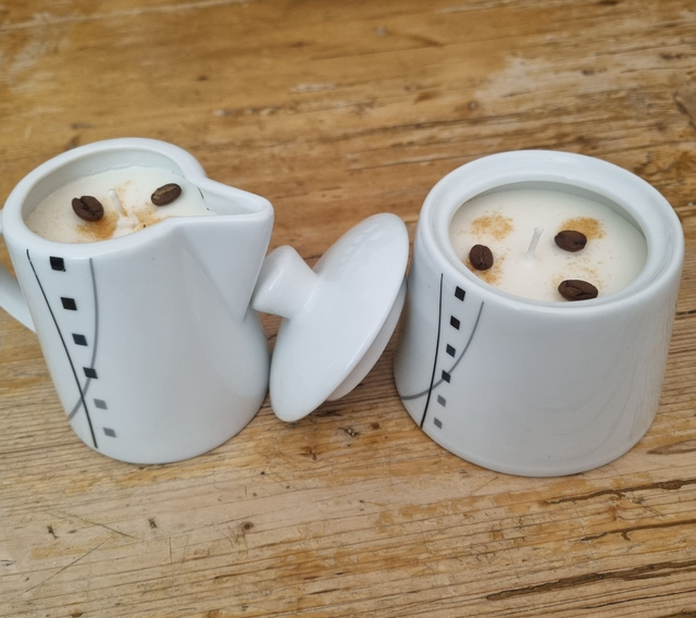 Kerzen in Milchkännchen und Zuckertopf mit Deckel - Unikate